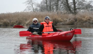 Zimowy spływ kajakowy rzeką Pisą